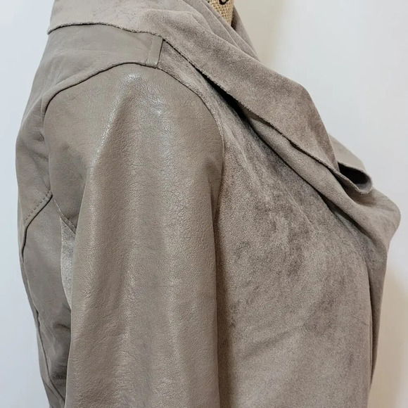 BLANK NYC Women's Drape Front Faux Suede Motorcycle Jacket Size XS Taupe - Picture 6 of 16